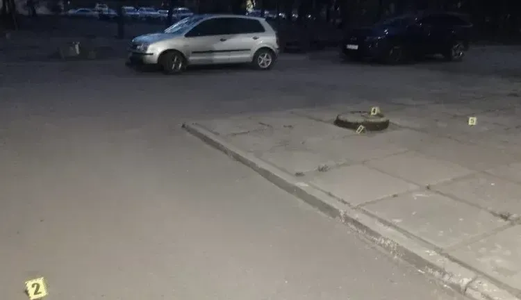 У Камʼянському пʼяний чоловік відкрив стрілянину з автомата у дворі багатоповерхівки