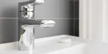 Ж/м Камʼянський у Дніпрі цілу добу буде без водопостачання: графік підвозу