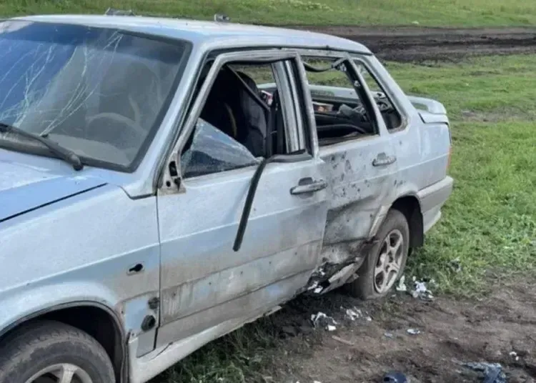 Ворожий БПЛА влучив у цивільне авто на Синельниківщині - двоє людей отримали осколкові поранення