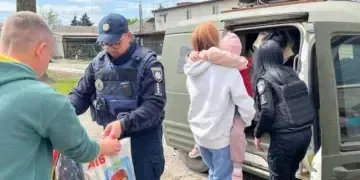 Примусова евакуація на Дніпропетровщині: з прифронтових громад вивезли всіх дітей