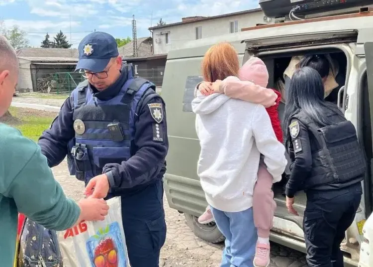 Примусова евакуація на Дніпропетровщині: з прифронтових громад вивезли всіх дітей