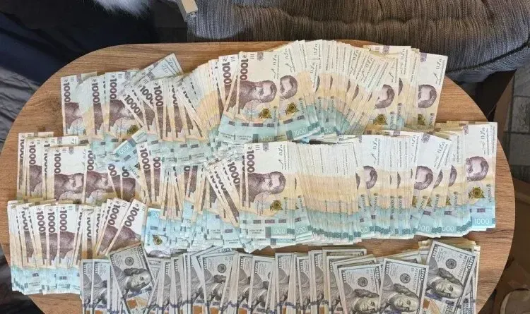"32 тисячі за ліжко": директор дніпровської лікарні вимагав гроші за госпіталізацію пацієнта