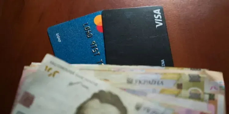 З 1 червня в Україні запроваджуються ліміти на карткові перекази: що потрібно знати жителям Дніпра
