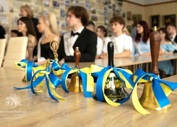 Останній дзвоник 2025 на Дніпропетровщині пролунав у 796 школах
