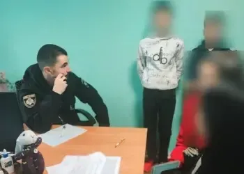 Зачепились за електричку: у Дніпрі школярі ризикували життям заради хайпу