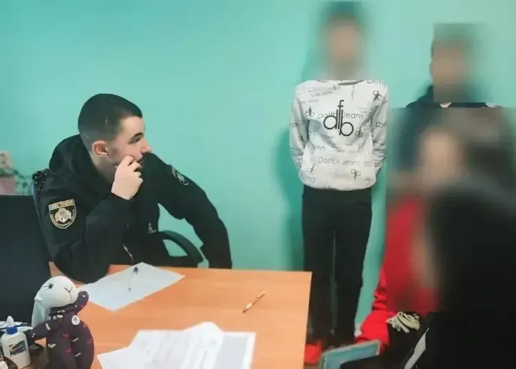Зачепились за електричку: у Дніпрі школярі ризикували життям заради хайпу
