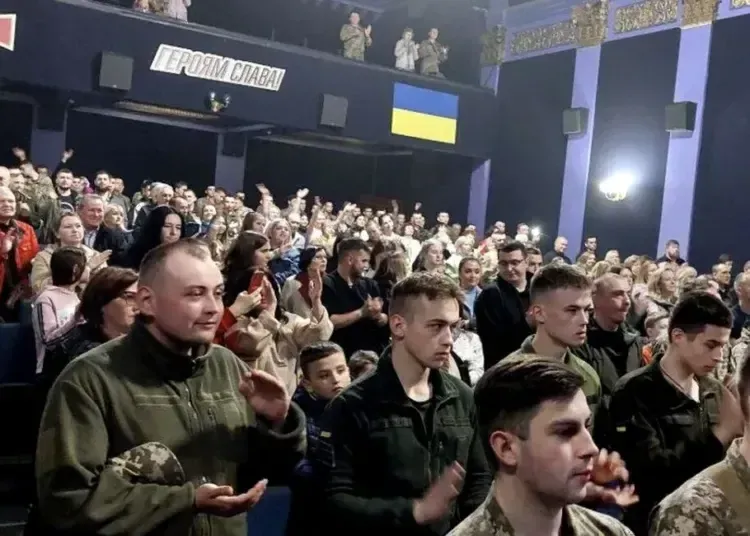 Ветерани та родини загиблих військових зможуть безкоштовно відвідувати вистави та концерти в Дніпрі