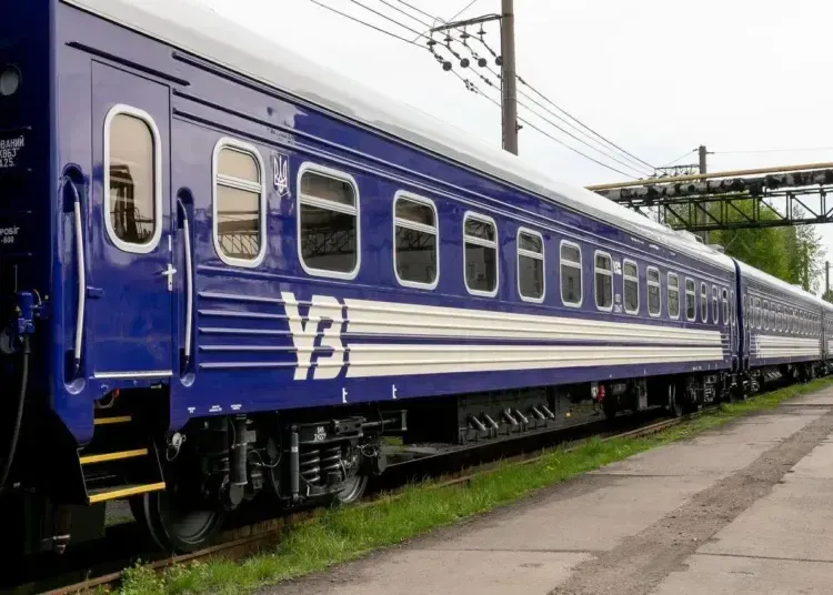 18, 25 травня та 1 червня з Дніпра курсуватиме додатковий поїзд