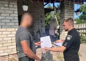 Конфлікт у Павлограді: троє чоловіків побили подружжя