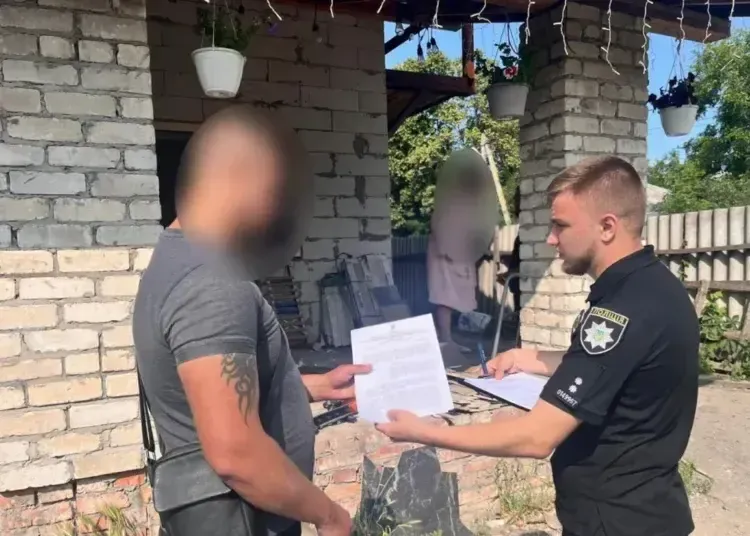 Конфлікт у Павлограді: троє чоловіків побили подружжя