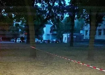 У центрі Дніпра 28-річний чоловік погрожував перехожим гранатою