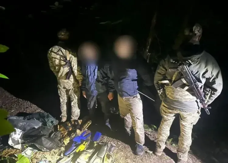 Двоє мешканців Дніпропетровщини у ластах намагалися допливти до Молдови