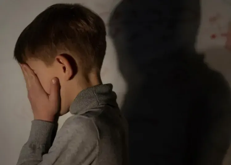 Мережею розлетілося відео, як на Дніпропетровщині знущаються над хлопчиком - поліція вже займається цим