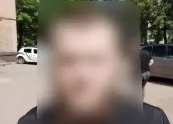 У Кривому Розі чоловік розпилив газовий балончик в обличчя іноземця та викрав $1000