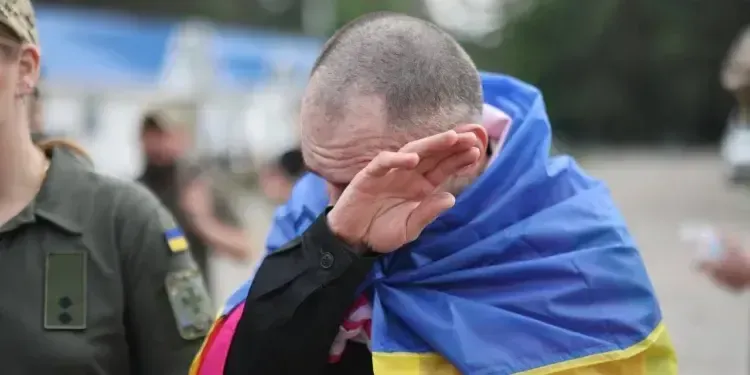Українські захисники та цивільні повернулися з полону: серед звільнених — мешканці Дніпропетровщини