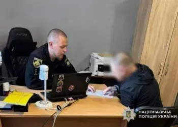 Напав з ножем біля поштомата: справу зловмисника з Дніпра, передали до суду