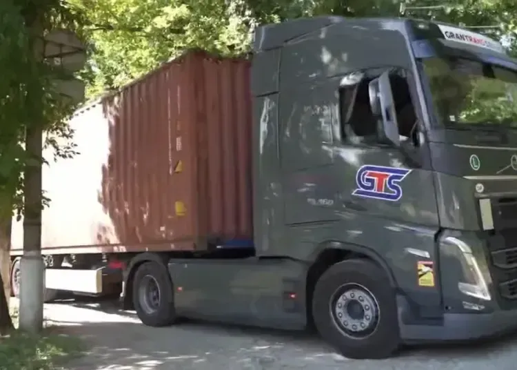 Дніпропетровщина отримала медичну допомогу зі США: доставлено перші контейнери для лікарень