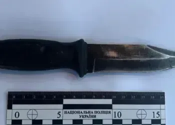 У Павлоградському районі через ревнощі чоловік ледь не зарізав свою дружину