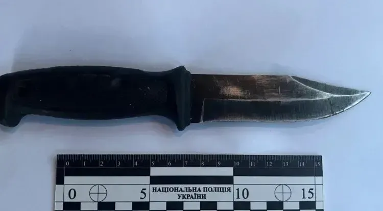 У Павлоградському районі через ревнощі чоловік ледь не зарізав свою дружину