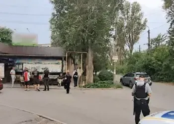 У Дніпрі чоловік погрожував підірвати гранату біля магазину