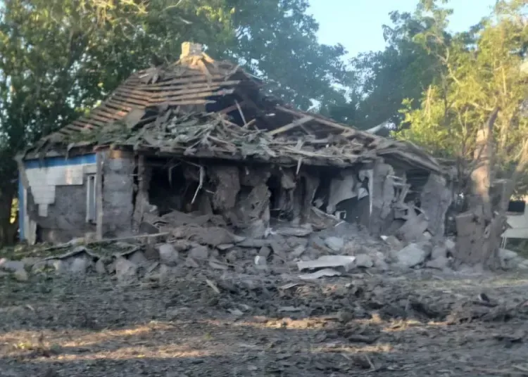 Обстріл Дніпропетровщини 1 серпня: будинок, де під завалами опинилися діти