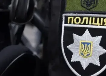 У Дніпрі компанія чоловіків напала на батька з неповнолітнім сином