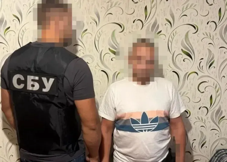 На Дніпропетровщині затримали чоловіка, який знімав роботу ТЦК і зливав у мережу