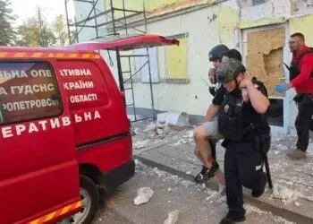 Російські удари по Дніпру та Кам’янському: п’ятеро людей постраждали