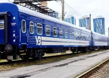 Через обстріли на Дніпропетровщині скасовують приміські поїзда