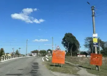 Майже на тиждень перекриють переїзд у Карнаухівці