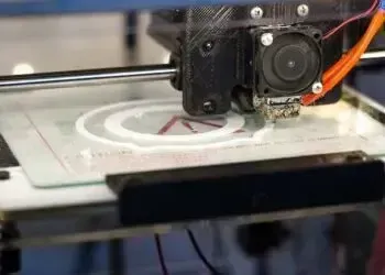 Як правильно налаштувати температуру нагрівального столу для 3D-принтера?