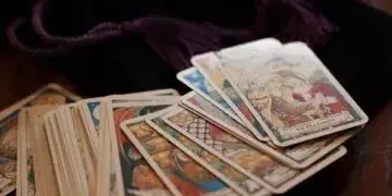 Щотижневий таро-гороскоп на 20-26 жовтня 2025: життєві уроки для кожного знака