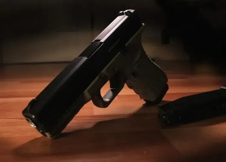 У Кривому Розі 16-річний хлопець випадково вистрілив собі в голову