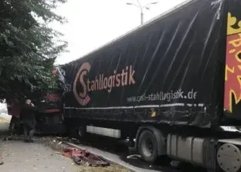 У Дніпрі вантажівка без водія потрощила п’ять авто