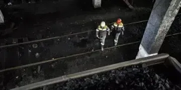 Понад 2,5 тисячі гірників на Дніпропетровщині опинилися під землею без світла після атаки рф