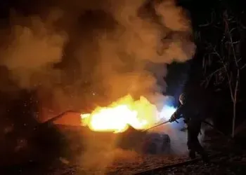 У Дніпрі минулої ночі вночі згорів легковик: подробиці