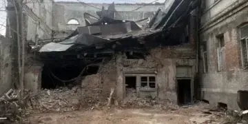 У центрі Дніпра обвалилась частина історичної будівлі: власник роками її занедбував