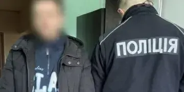 У Кам’янському чоловік кинув гранату в сусіда просто в тамбурі