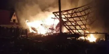 Нічні атаки на Дніпропетровщині: поранені, пожежі й знищені будівлі
