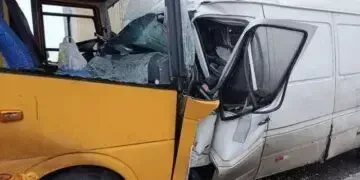 Жахлива аварія на Дніпропетровщині: шкільний автобус зіткнувся з мікроавтобусом