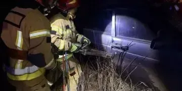 На Дніпропетровщині легковик розтрощило об вантажівку: водія деблокували