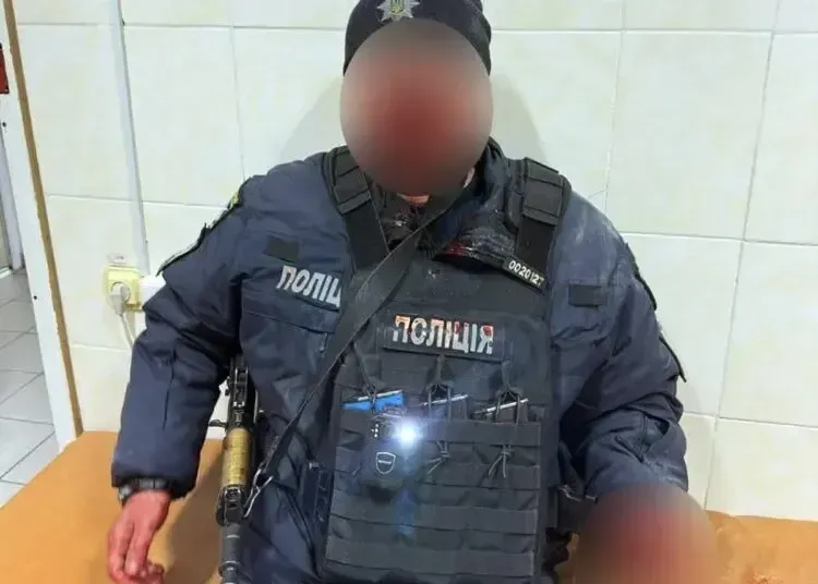 На Дніпропетровщині FPV-дрон поцілив у службове авто поліції