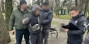 Хотів заробити на чужій таємниці: у Кривому Розі чоловік вимагав 300 тисяч гривень