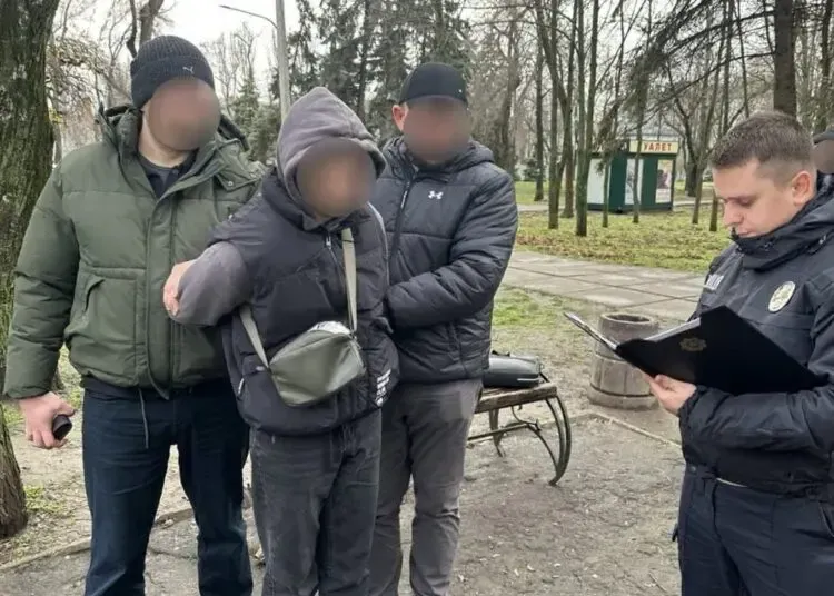 Хотів заробити на чужій таємниці: у Кривому Розі чоловік вимагав 300 тисяч гривень