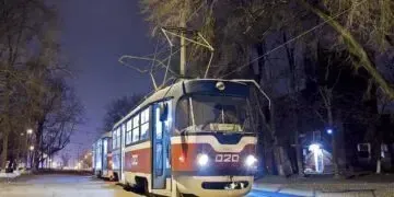Надзвичайний випадок у Кривому Розі: чоловік вистрибнув зі швидкісного трамвая просто в тунелі