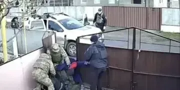 На Дніпропетровщині поліція напала на чоловіка, якого і так вже відгамселили