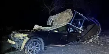 Під Кривим Рогом Infiniti розбилося об дерево: є загиблий