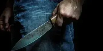 У Кривому Розі чоловік з ножем кинувся на військового в маршрутці