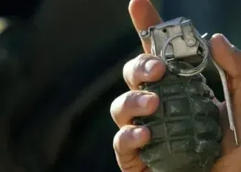 У Дніпрі чоловік дістав гранату просто на зупинці: конфлікт закінчився несподівано