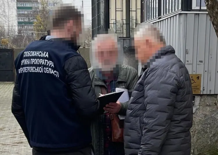 У Дніпрі онколог залишив сервертку в тілі жінки та запевняв, що "все загоюється"